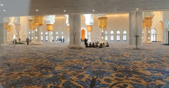 Baru Diresmikan, Ini Potret Megah Masjid Raya Sheikh Zayed Solo