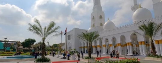 Baru Diresmikan, Ini Potret Megah Masjid Raya Sheikh Zayed Solo