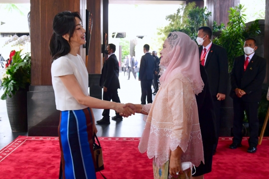 Cantiknya Ibu Negara Korea Selatan yang Curi Perhatian di KTT G20