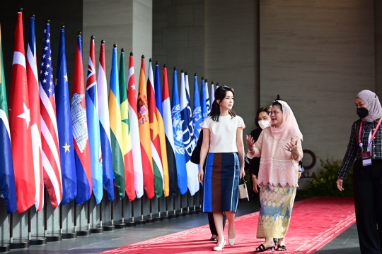 Cantiknya Ibu Negara Korea Selatan yang Curi Perhatian di KTT G20