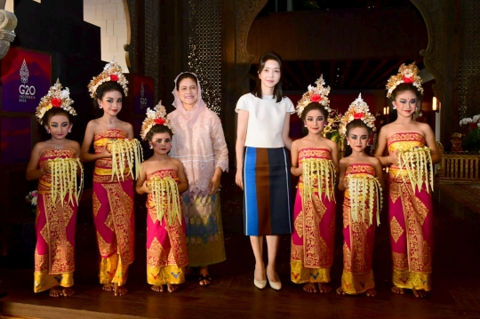 Cantiknya Ibu Negara Korea Selatan yang Curi Perhatian di KTT G20