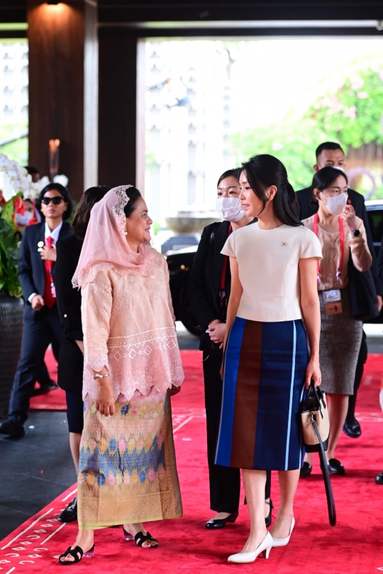 Cantiknya Ibu Negara Korea Selatan yang Curi Perhatian di KTT G20