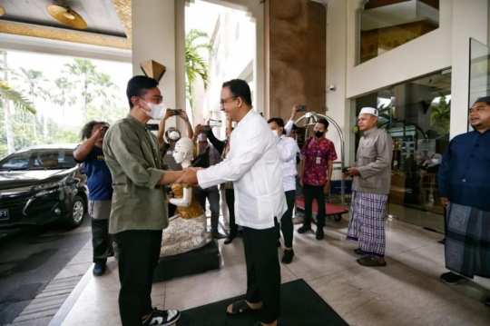 Momen Hangat Anies Baswedan Bertemu Gibran, Puji Solo Rapi dan Bersih