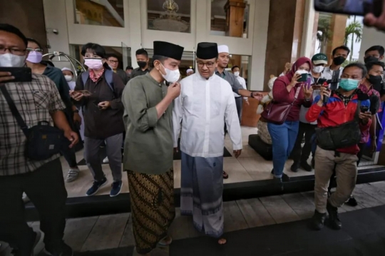 Momen Hangat Anies Baswedan Bertemu Gibran, Puji Solo Rapi dan Bersih