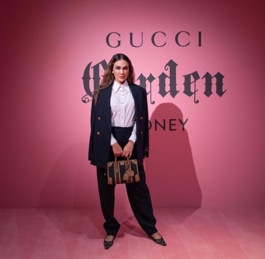 Elegan dan Berkelas, Ini Potret Luna Maya Tampil Dalam Balutan Busana Gucci di Sydney
