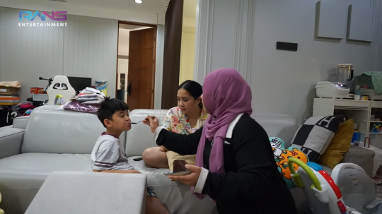 Lala Pengasuh Rafathar Diberi Kejutan Ultah, Momen Suapi Nagita Kue jadi Sorotan