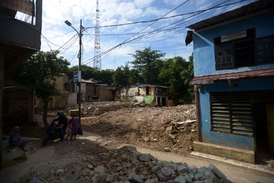 Normalisasi Ciliwung, Rumah Warga di Rawajati Mulai Dibongkar