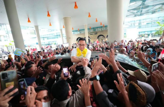 Momen Anies Pakai Jaket Logo Ka'bah, Kader PPP Yogya Heboh dan Antusias