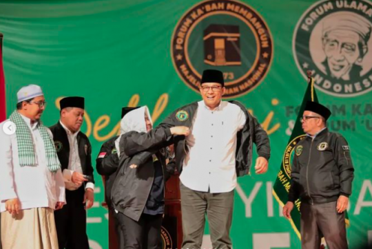 Momen Anies Pakai Jaket Logo Ka'bah, Kader PPP Yogya Heboh dan Antusias