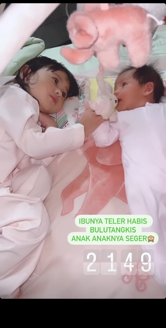 Potret Kebersamaan Khalisa Anak Kartika Putri dan Sang Adik Khadeejah, Cute Banget!