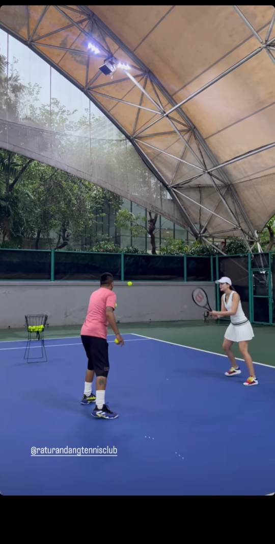 Momen Keseruan Luna Maya Latihan Tenis Bareng Rekan Artis, Ada Nagita Hingga Ayu Dewi