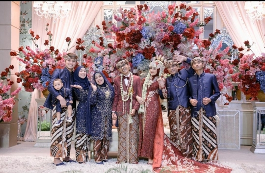 5 Potret Lesti & Rizki Billar di Pernikahan Sang Kakak, Lesti Disebut Makin Kurus