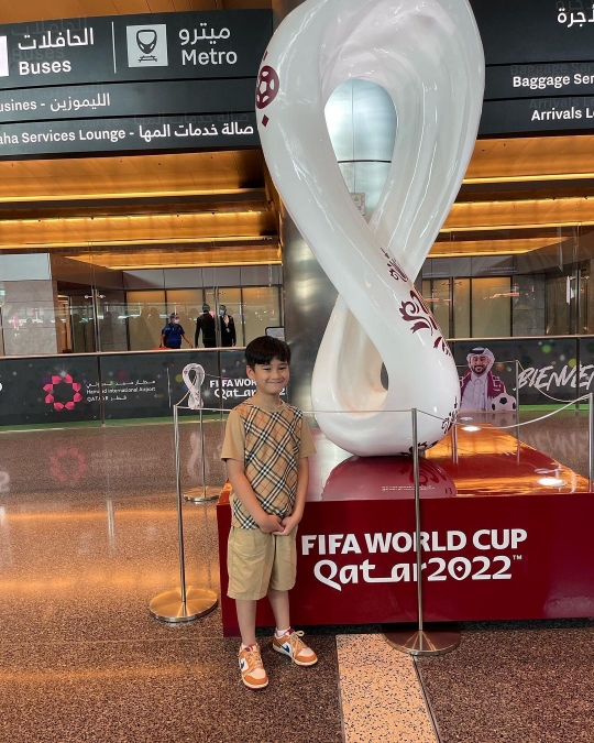 Terbang ke Qatar buat Nonton Piala Dunia, Raffi Nagita Boyong Asisten Hingga Pengasuh