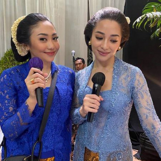 5 Potret Tedhak Siten Baby Izz, Penampilan Nikita Willy Curi Perhatian