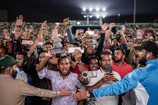 Antusiasme Pekerja Migran di Qatar Nobar Piala Dunia 'Hasil Keringatnya'