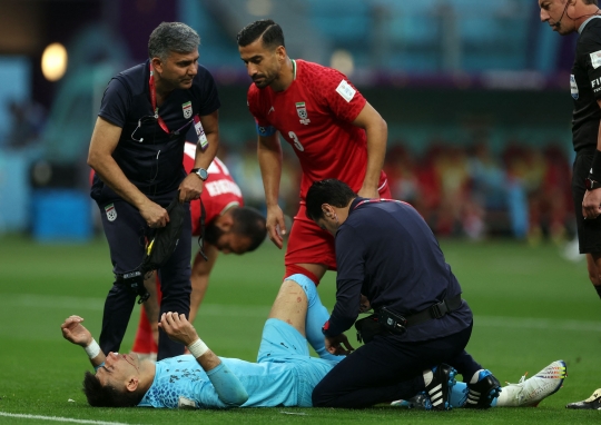 Ini Tabrakan Keras yang Bikin Kiper Iran Alireza Beiranvand Terkapar