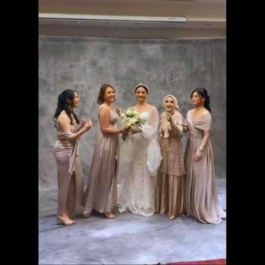 Jadi Bridesmaid di Pernikahan Glenca Chysara, Penampilan Amanda Manopo jadi Omongan