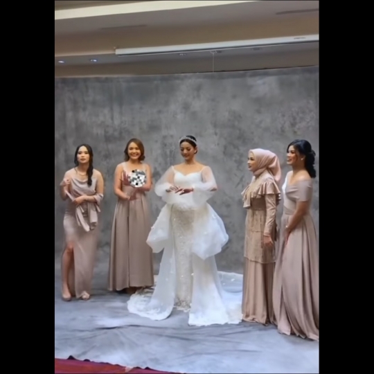 Jadi Bridesmaid di Pernikahan Glenca Chysara, Penampilan Amanda Manopo jadi Omongan