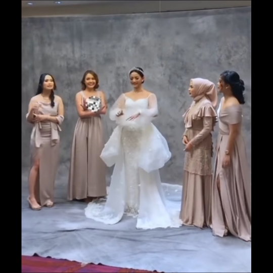 Jadi Bridesmaid di Pernikahan Glenca Chysara, Penampilan Amanda Manopo jadi Omongan