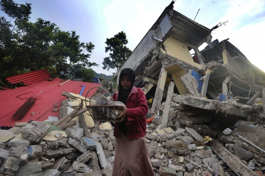 Penampakan Kerusakan Parah Akibat Gempa Cianjur