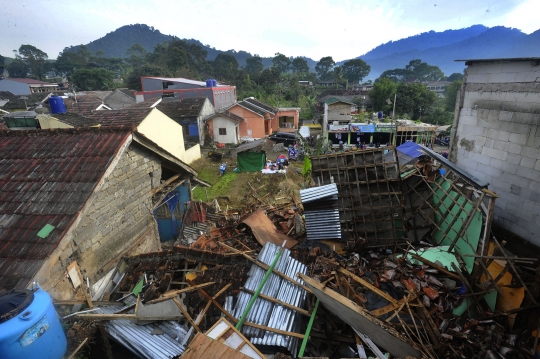 Penampakan Kerusakan Parah Akibat Gempa Cianjur