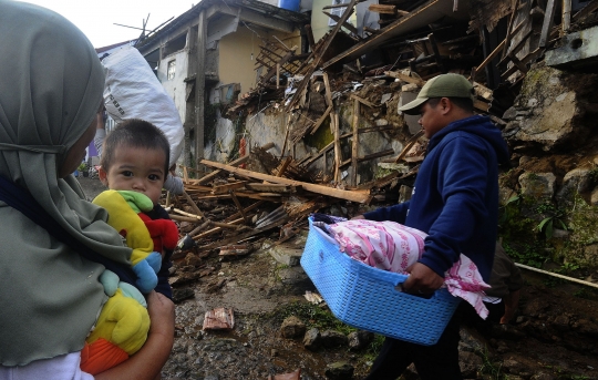 Penampakan Kerusakan Parah Akibat Gempa Cianjur