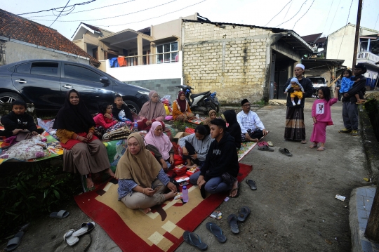 Potret Korban Gempa Cianjur Bertahan di Pengungsian Seadanya