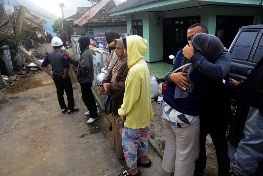 Potret Korban Gempa Cianjur Bertahan di Pengungsian Seadanya