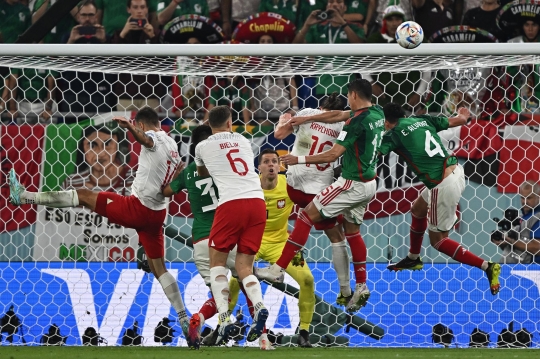 Lewandowski Gagal Penalti, Polandia vs Meksiko Berakhir Imbang