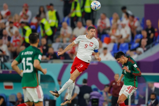 Lewandowski Gagal Penalti, Polandia vs Meksiko Berakhir Imbang