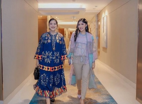 Potret Kahiyang Ayu & Erina Gudono dalam Balutan Busana Biyan, Cantik Disebut Mirip