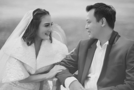 Romantis Bernuansa Alam, Intip Potret Prewedding Kiki Amalia dan Kekasih