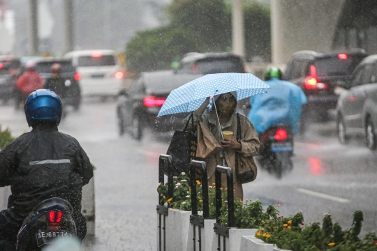 Jakarta Cuaca Ekstrem, Warga Diimbau Kurangi Aktivitas di Luar Rumah