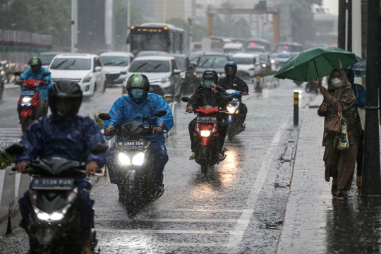 Jakarta Cuaca Ekstrem, Warga Diimbau Kurangi Aktivitas di Luar Rumah