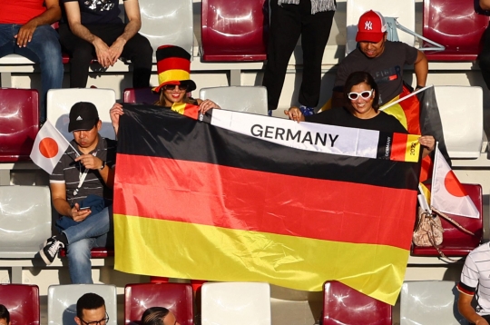 Gaya WAGs dan Suporter Cantik Jerman di Laga Grup E Piala Dunia 2022