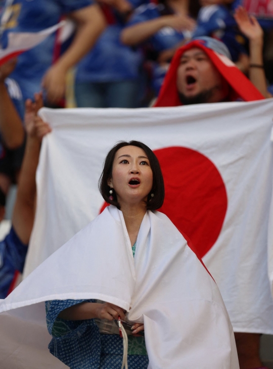 Penampakan Wajah Cantik Suporter Jepang di Tribun Piala Dunia 2022