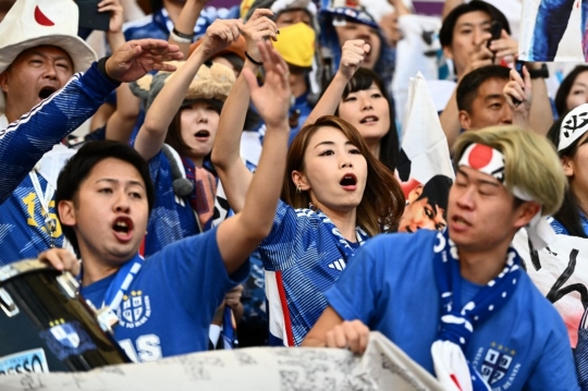 Penampakan Wajah Cantik Suporter Jepang di Tribun Piala Dunia 2022