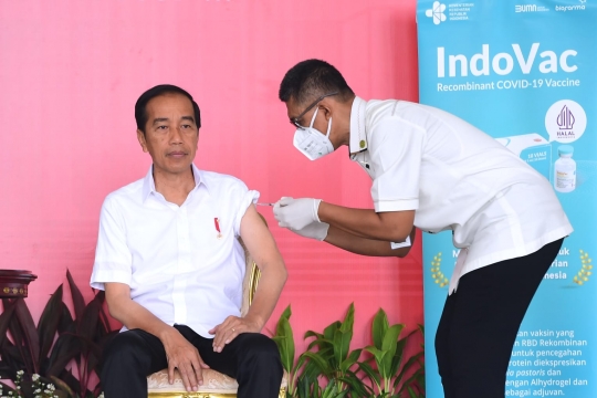 Momen Presiden Jokowi Disuntik Vaksin Booster Kedua Pakai Indovac