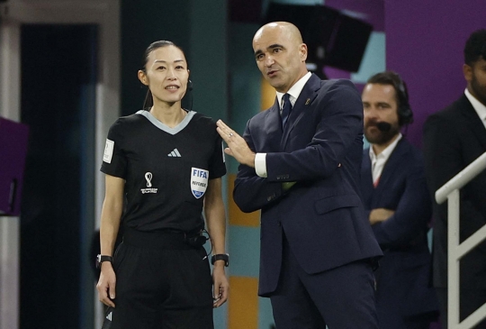 Aksi Wasit Perempuan Asal Jepang di Piala Dunia 2022