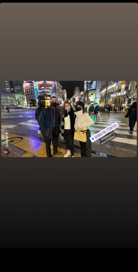 Momen Keseruan Natasha Wilona Jalan-jalan di Jepang, Penampilannya Bikin Salfok