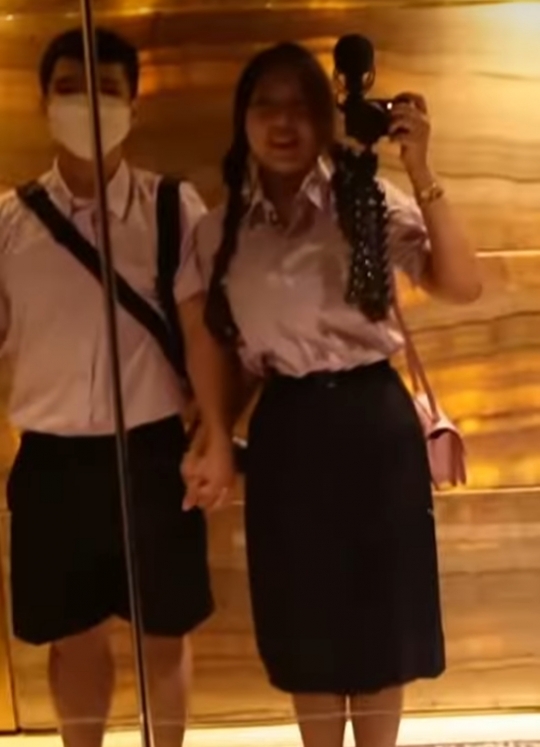 5 Potret Sisca Kohl & Jess No Limit Cosplay Anak Sekolah di Thailand, Disebut Mirip