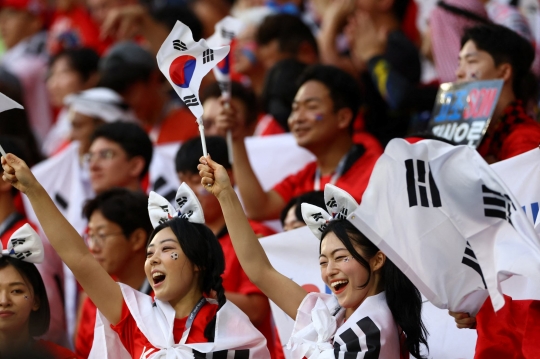 Paras Manis Suporter Timnas Korea Selatan di Piala Dunia 2022