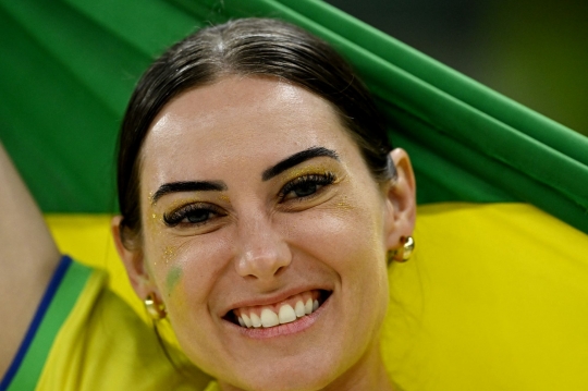 Aksi Suporter Cantik Timnas Brasil di Piala Dunia 2022
