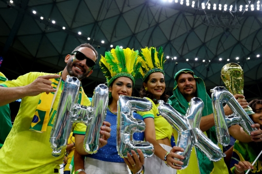 Aksi Suporter Cantik Timnas Brasil di Piala Dunia 2022