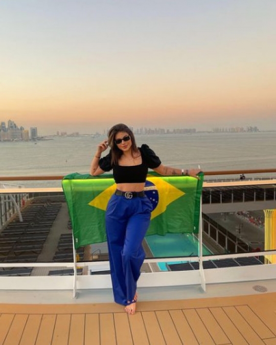 Pesona Monique Salum, WAGs Timnas Brasil Ahli Nuklir Jadi Suporter Piala Dunia 2022