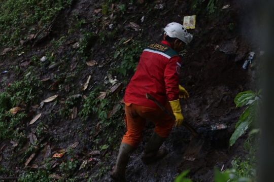 Pencarian Korban Longsor Cianjur Terkendala Cuaca