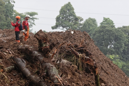 Pencarian Korban Longsor Cianjur Terkendala Cuaca