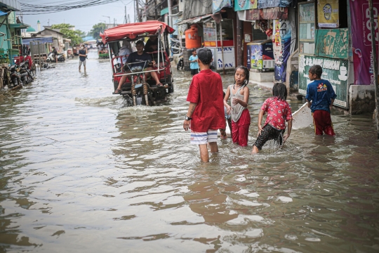 Banjir Rob Terjang Pesisir Jakarta