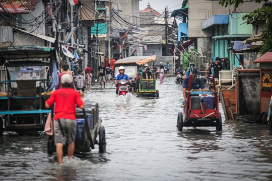 Banjir Rob Terjang Pesisir Jakarta