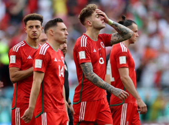 Wajah Sedih Pemain Timnas Wales Usai Ditekuk Iran 0-2